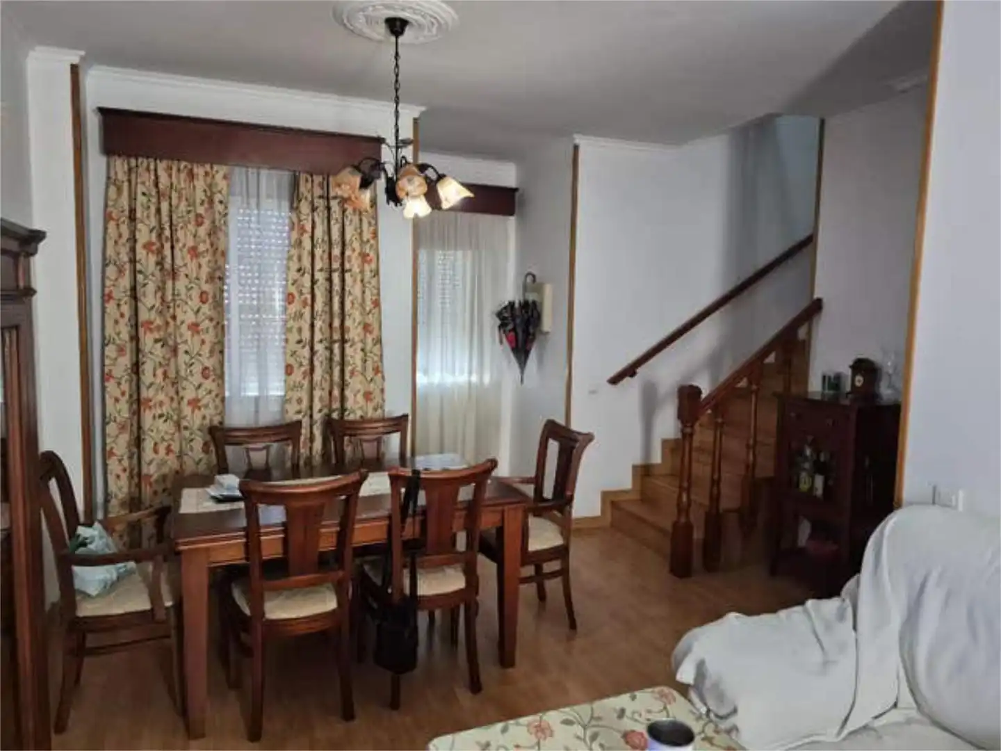 Casa o xalet en venda a Los Palacios y Villafranca Menjador de Casa o xalet en venda en Los Palacios y Villafranca amb Moblat