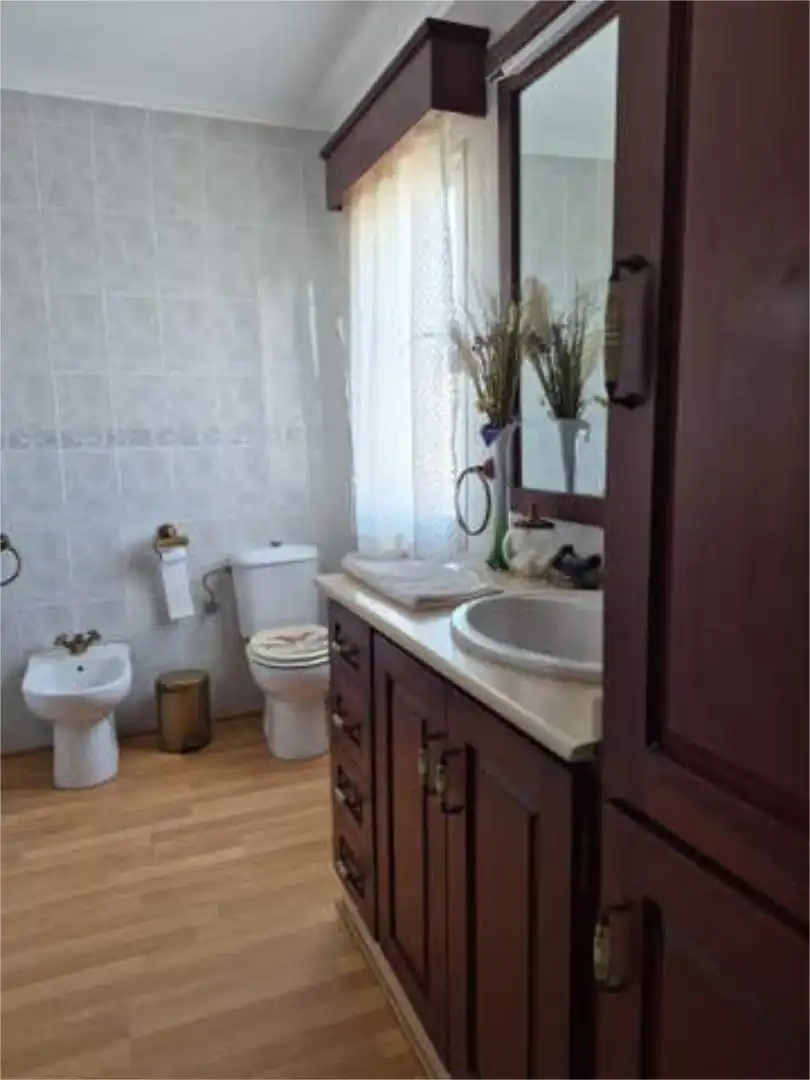 Casa o xalet en venda a Los Palacios y Villafranca Bany de Casa o xalet en venda en Los Palacios y Villafranca amb Moblat
