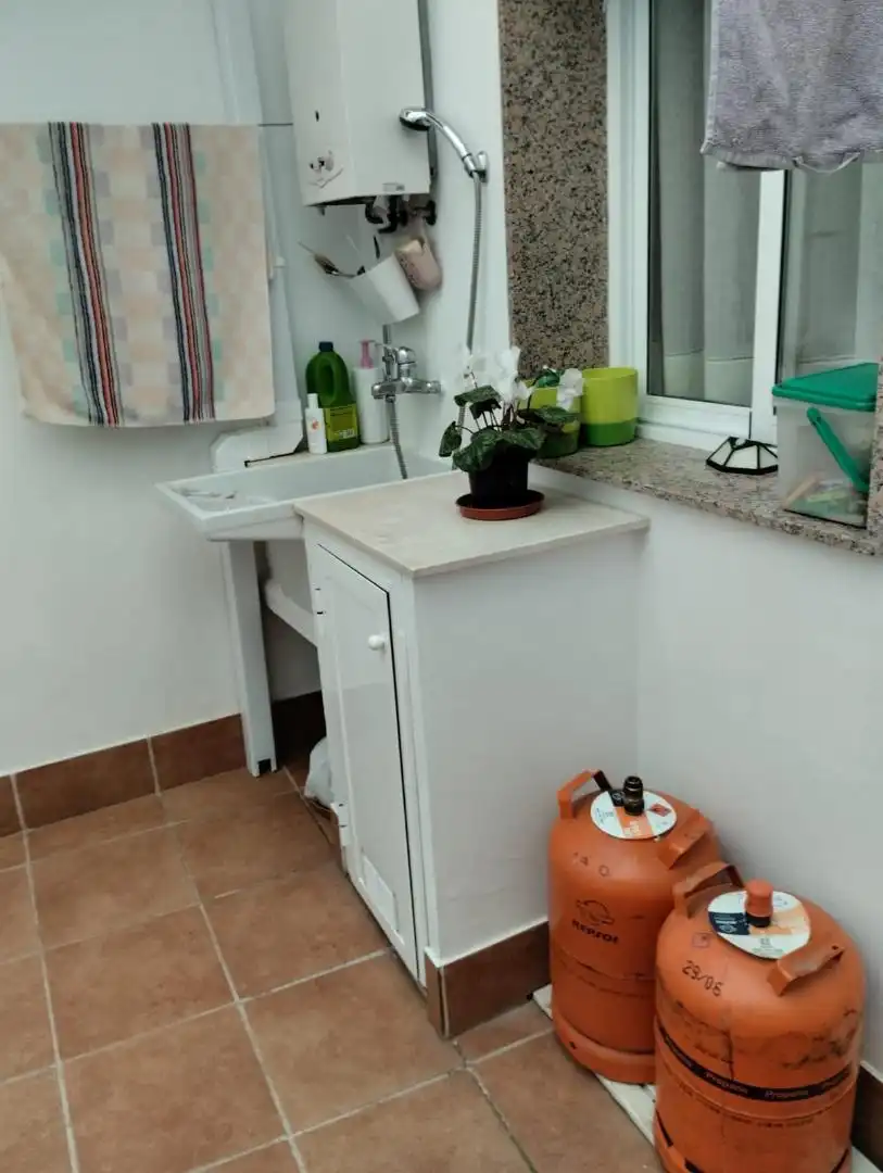 Piso en venta en Calle Ignacio de Loyola, 33, Puente Genil Baño de Piso en venta en Puente Genil con Trastero y Parking comunitario
