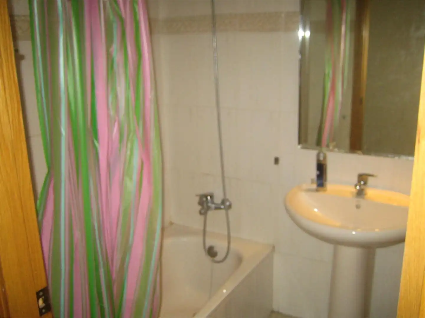 Room in Carrer Calderón de la Barca, 25, Mercado Bathroom of Flat for share in Alicante / Alacant with Furnished