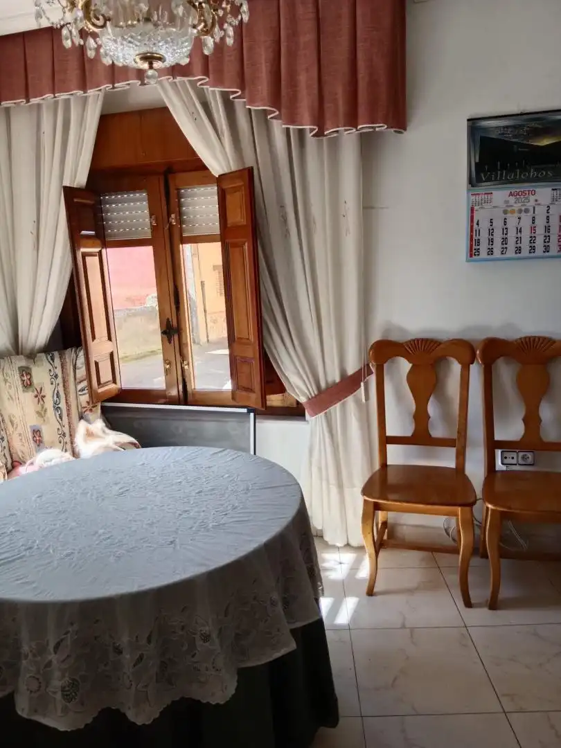 Casa adosada en venta en ZA-L-2326, 11, Villalobos Comedor de Casa adosada en venta en Villalobos con Calefacción, Parquet y Trastero