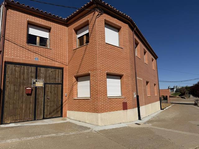 Casa adosada en Venta en ZA-L-2326, 11 en Villalobos