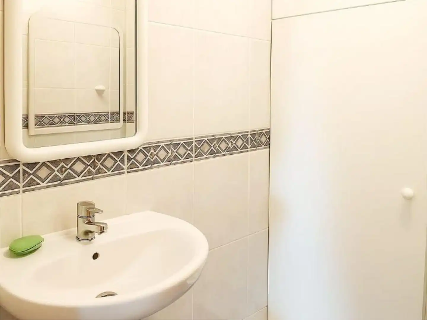 Habitación en Avenida de Zamora, 6, Rincón Bajo Baño de Piso para compartir en Benidorm con Aire acondicionado, Piscina y Amueblado