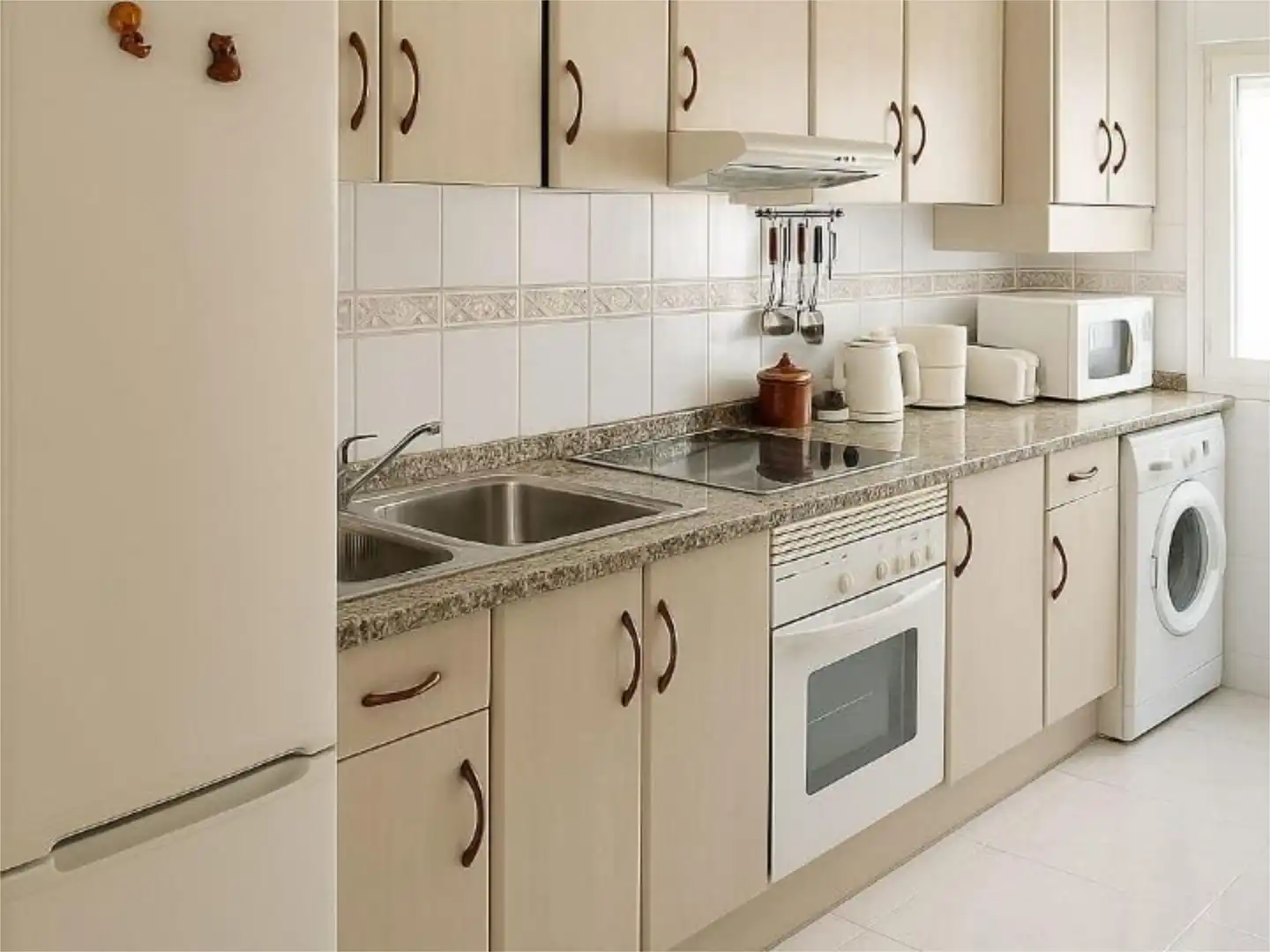Habitación en Avenida de Zamora, 6, Rincón Bajo Cocina de Piso para compartir en Benidorm con Aire acondicionado, Piscina y Amueblado