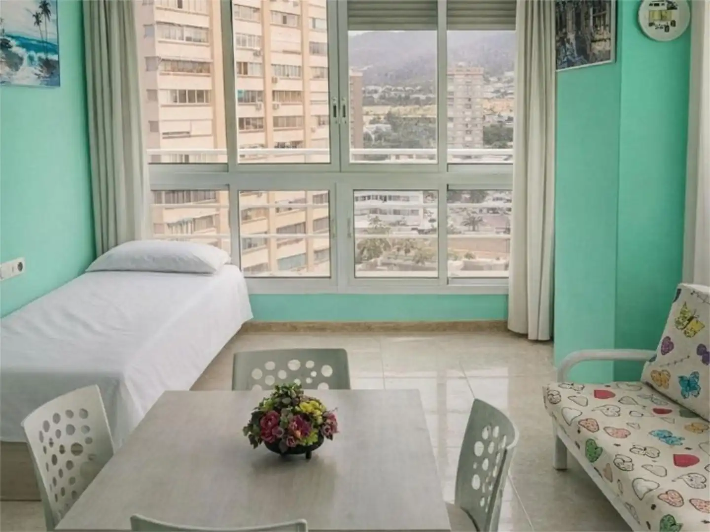 Habitació a Avenida de Zamora, 6, Rincón Bajo Dormitori de Pis per a compartir en Benidorm amb Aire condicionat, Piscina i Moblat