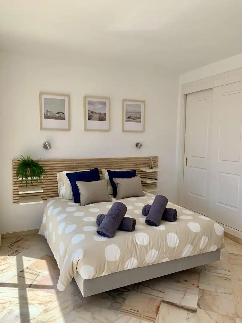 Flat for sale in Urbanizacion Jardines Golondrinas, 18, Romana Playa Bedroom of Flat for sale in Marbella with Air Conditioner, Terrace and Swimming Pool