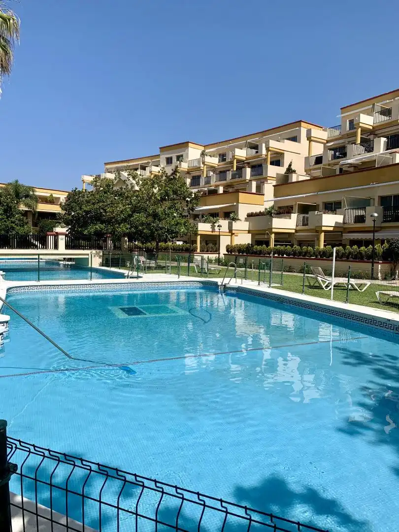 Flat for sale in Urbanizacion Jardines Golondrinas, 18, Romana Playa Swimming pool of Flat for sale in Marbella with Air Conditioner, Terrace and Swimming Pool