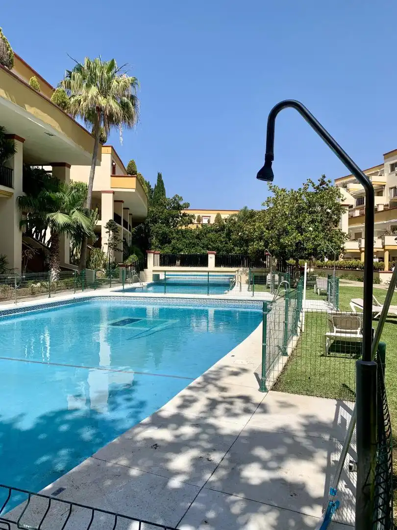 Flat for sale in Urbanizacion Jardines Golondrinas, 18, Romana Playa Swimming pool of Flat for sale in Marbella with Air Conditioner, Terrace and Swimming Pool