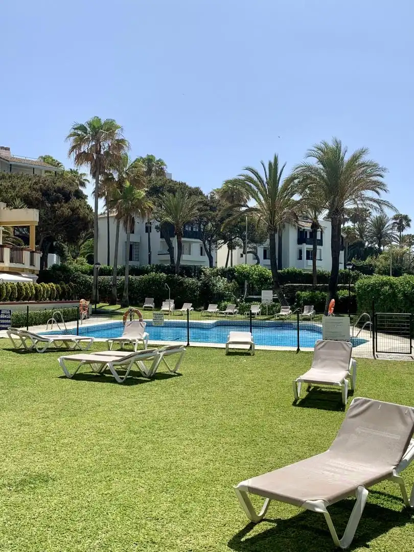 Flat for sale in Urbanizacion Jardines Golondrinas, 18, Romana Playa Swimming pool of Flat for sale in Marbella with Air Conditioner, Terrace and Swimming Pool