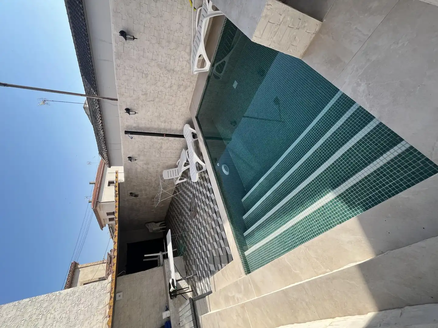 Casa adosada en venta en Calle General Moscardó, Miguel Esteban Piscina de Casa adosada en venta en Miguel Esteban con Aire acondicionado, Terraza y Piscina