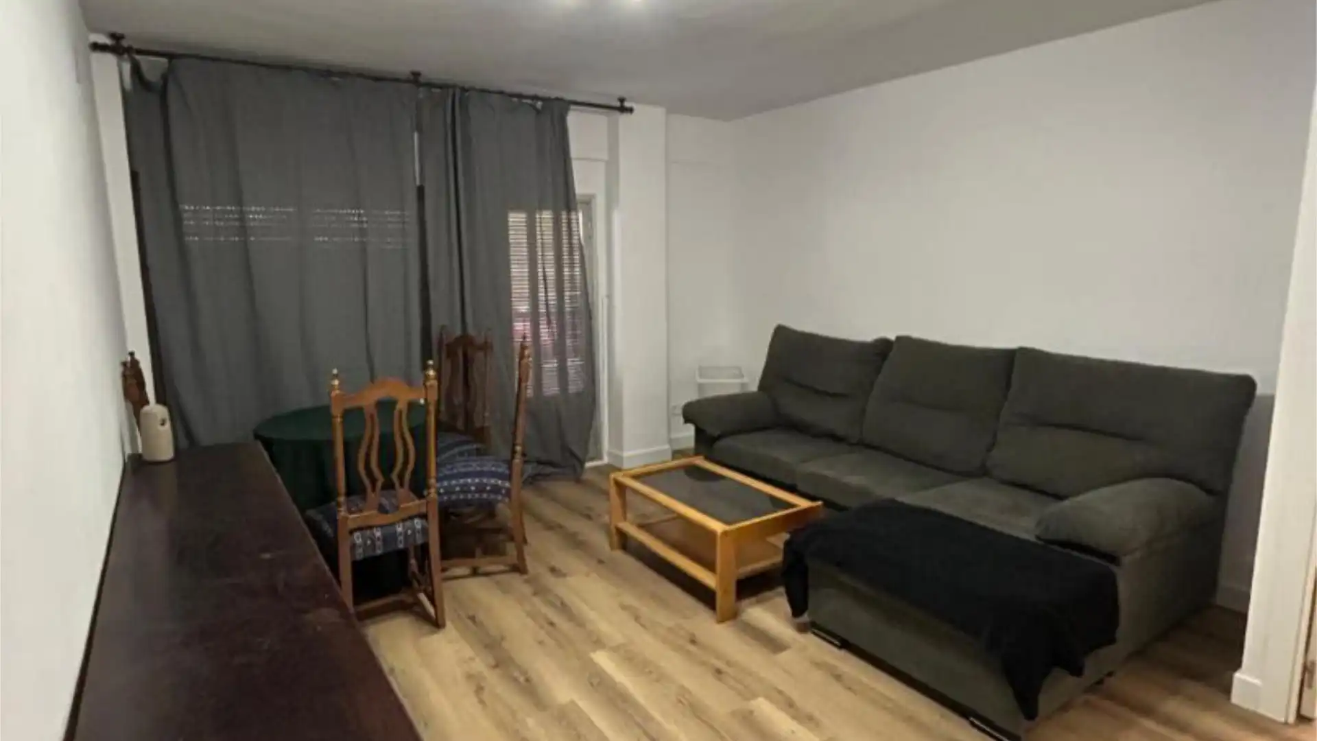 Piso de alquiler en Calle Álvaro de Luna, 3, Reyes Católicos - Paseo San Antonio Sala de estar de Piso de alquiler en Cuenca Capital