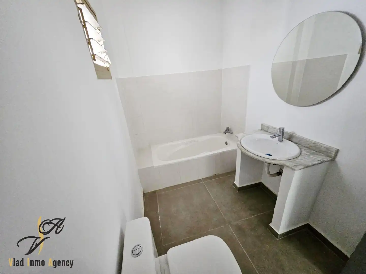 Badezimmer von Wohnungen zum Verkauf in Guía de Isora mit Abstellraum und Balkon