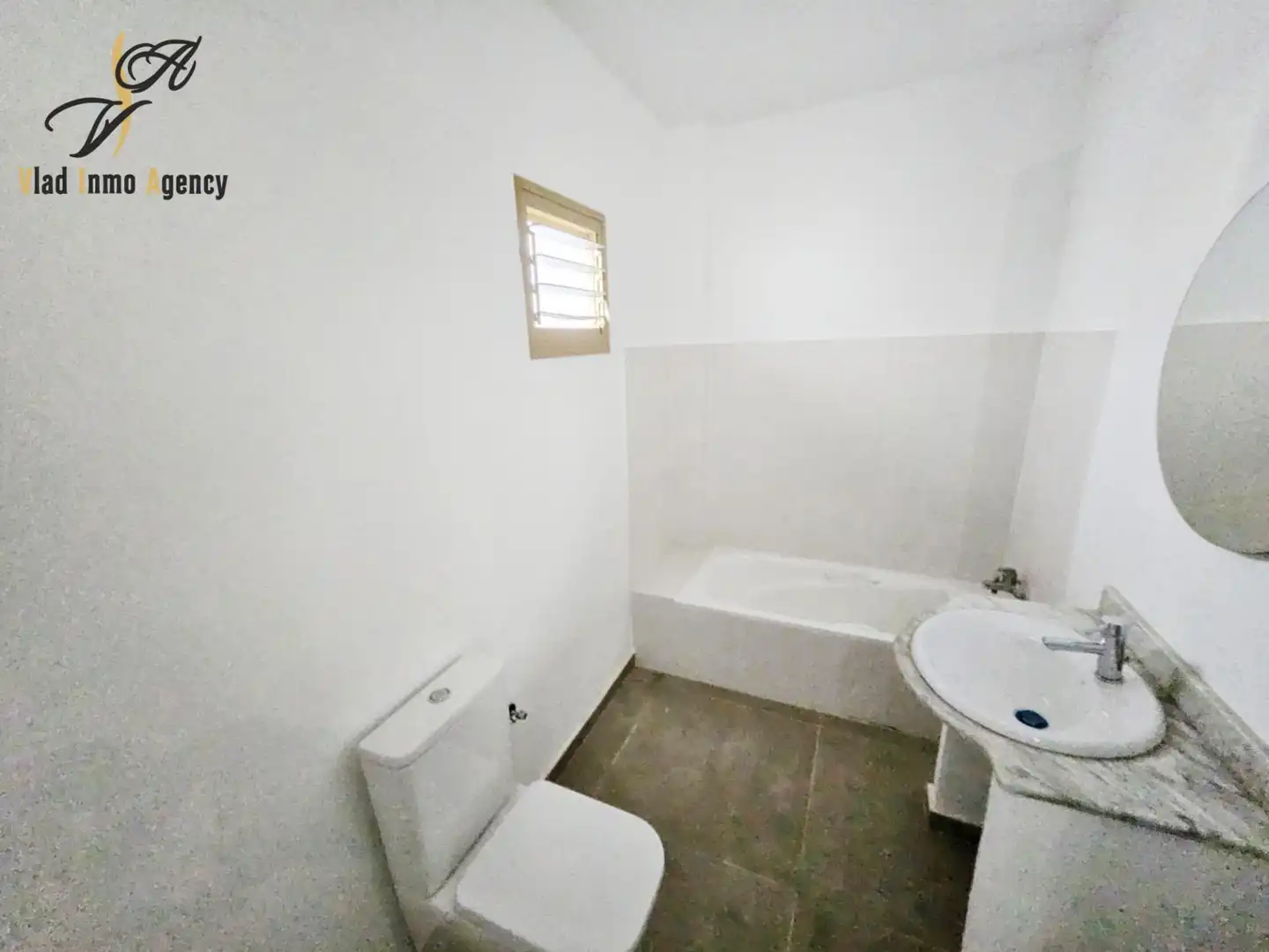 Badezimmer von Wohnungen zum Verkauf in Guía de Isora mit Abstellraum und Balkon