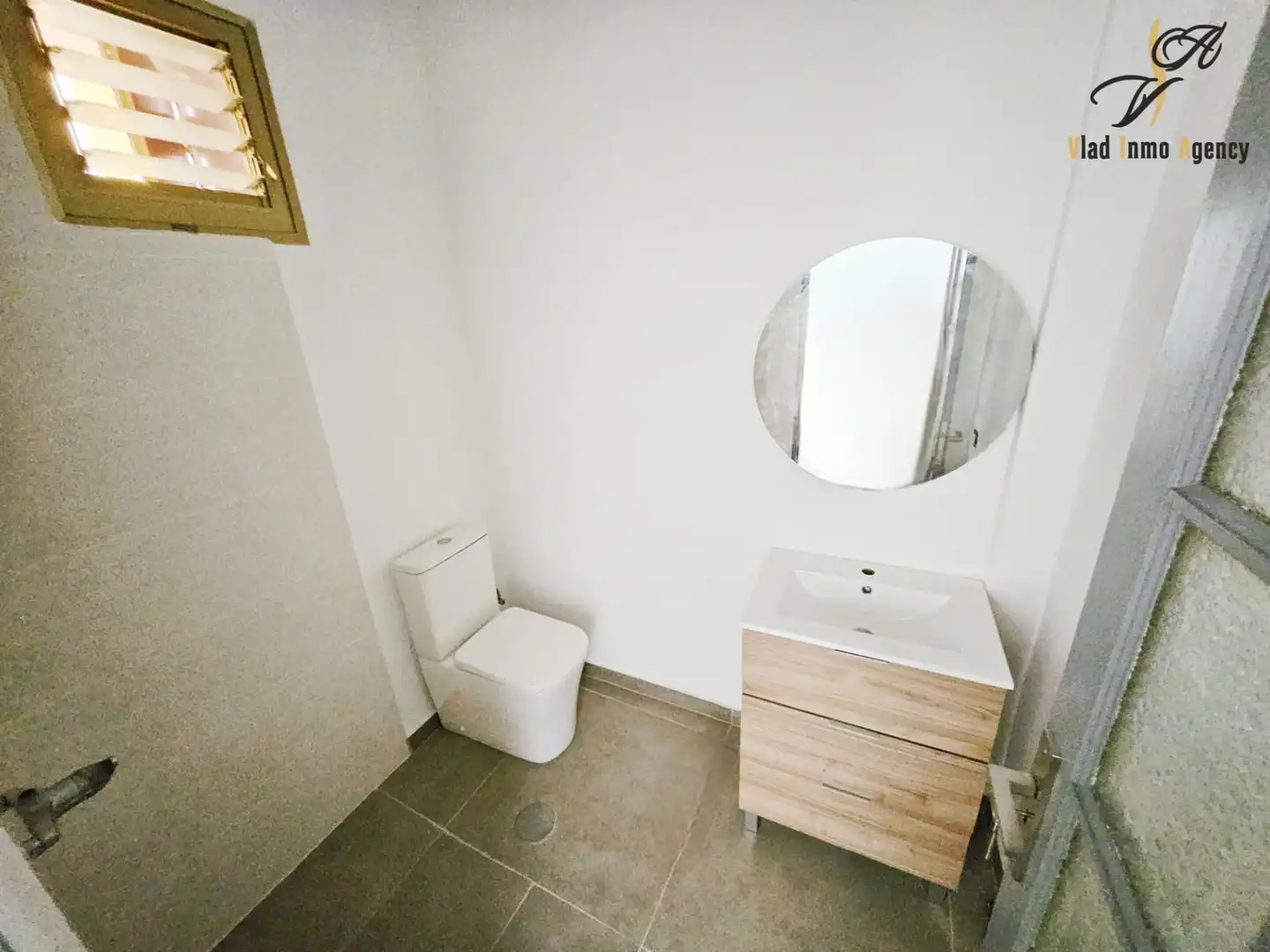Badezimmer von Wohnungen zum Verkauf in Guía de Isora mit Abstellraum und Balkon