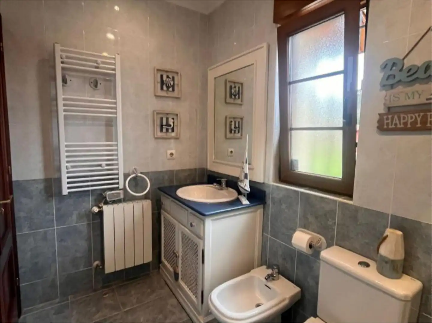 Houses for sale in Barrio Salcedo, Vioño Bathroom of Houses for sale in Piélagos with Heating, Private garden and Parquet flooring