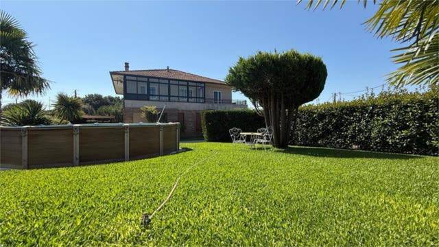 Casa adosada en Venta en Lalín