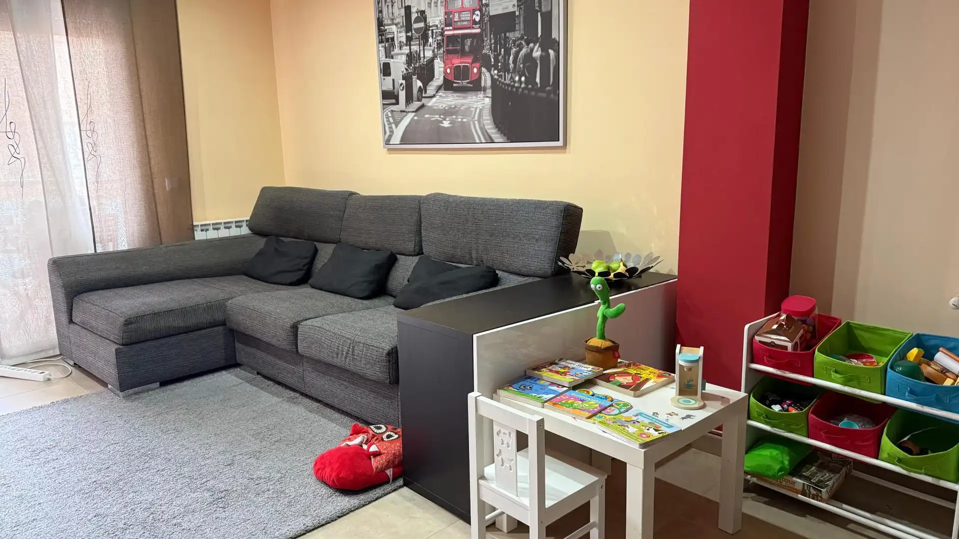 Living room of Flat for sale in Salt  with Air Conditioner, Terrace and Balcony