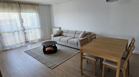 Foto 2 de Piso de alquiler en Calle Marqués de Larios, 40, Cascajos - Piqueras, Logroño