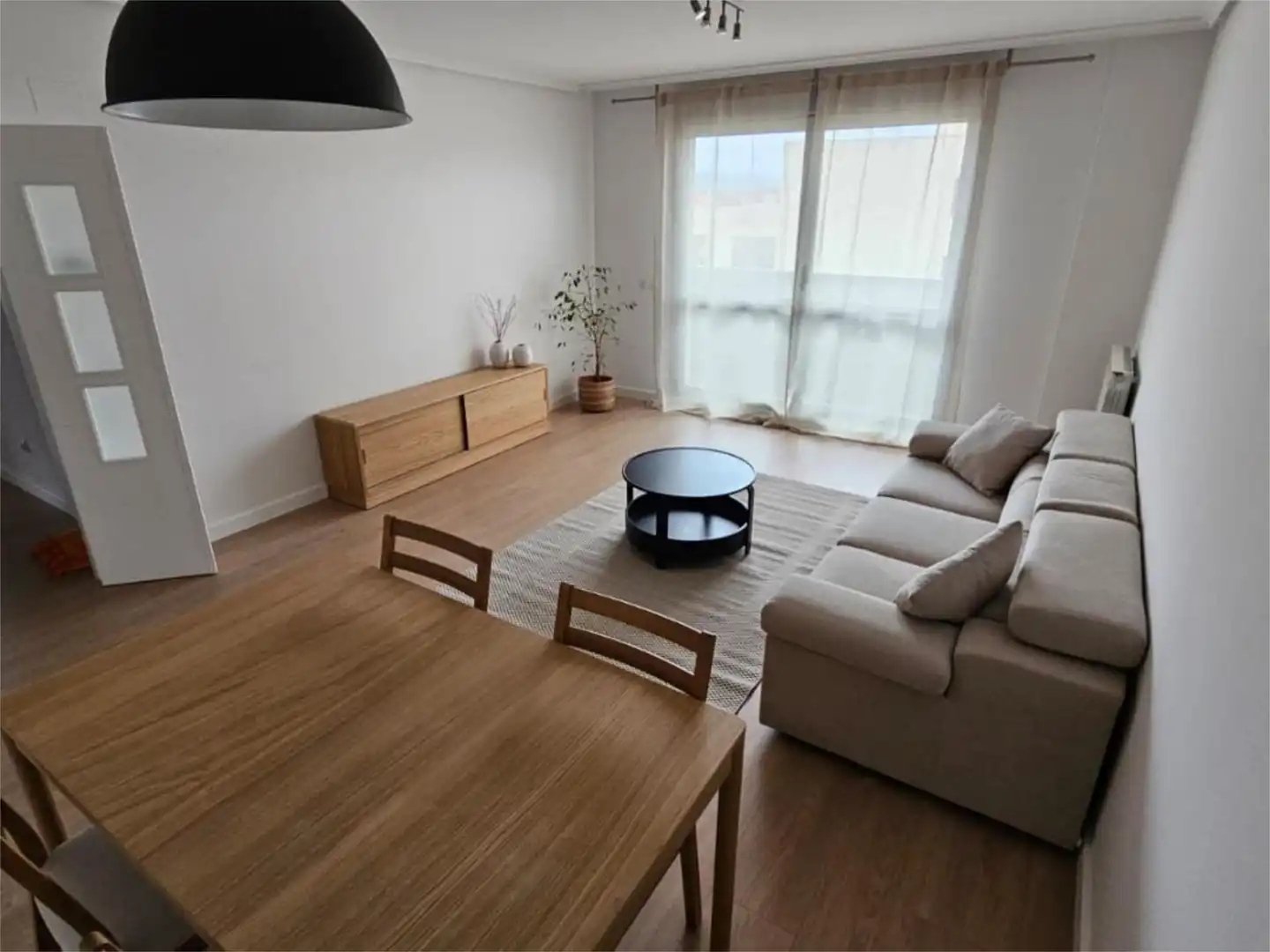 Sala de estar de Piso de alquiler en  Logroño con Aire acondicionado, Calefacción y Parquet