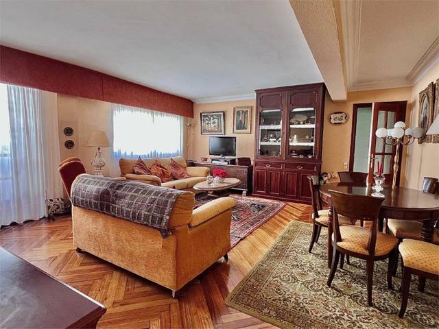 Piso en Venta en Rúa de Montero Rios, 40 en Ensanche - Sar