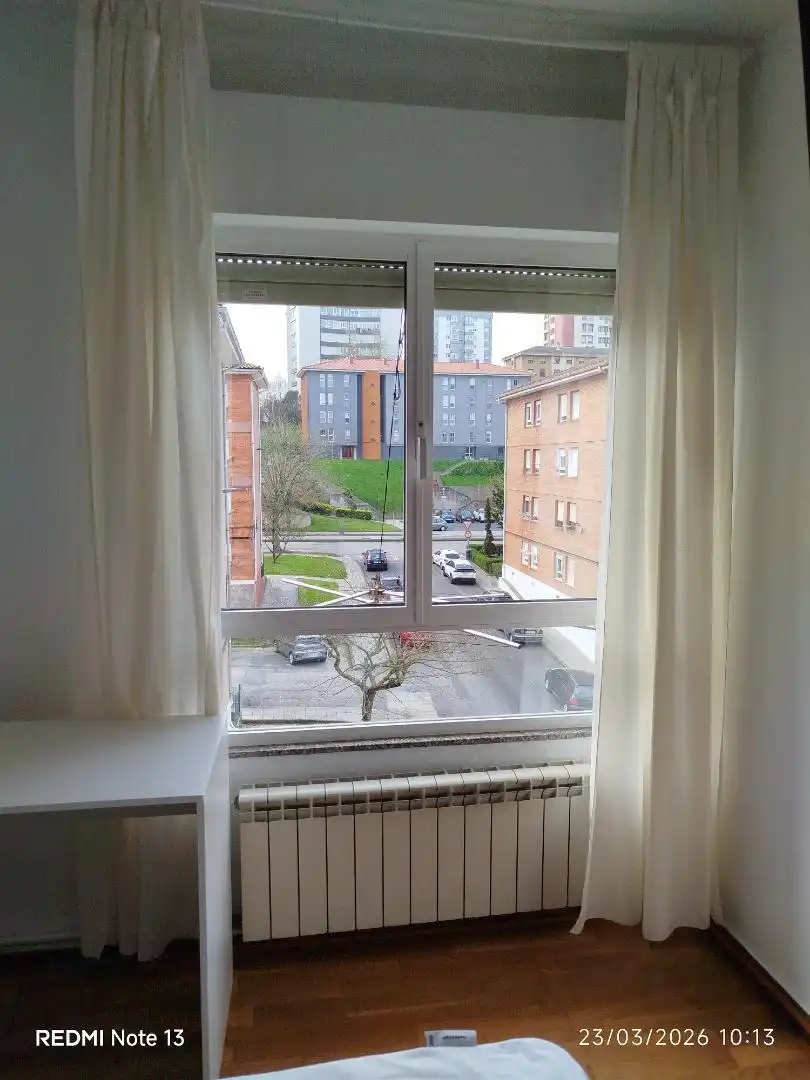 Bedroom of Flat for share in Santander  with Microwave, TV and Internet