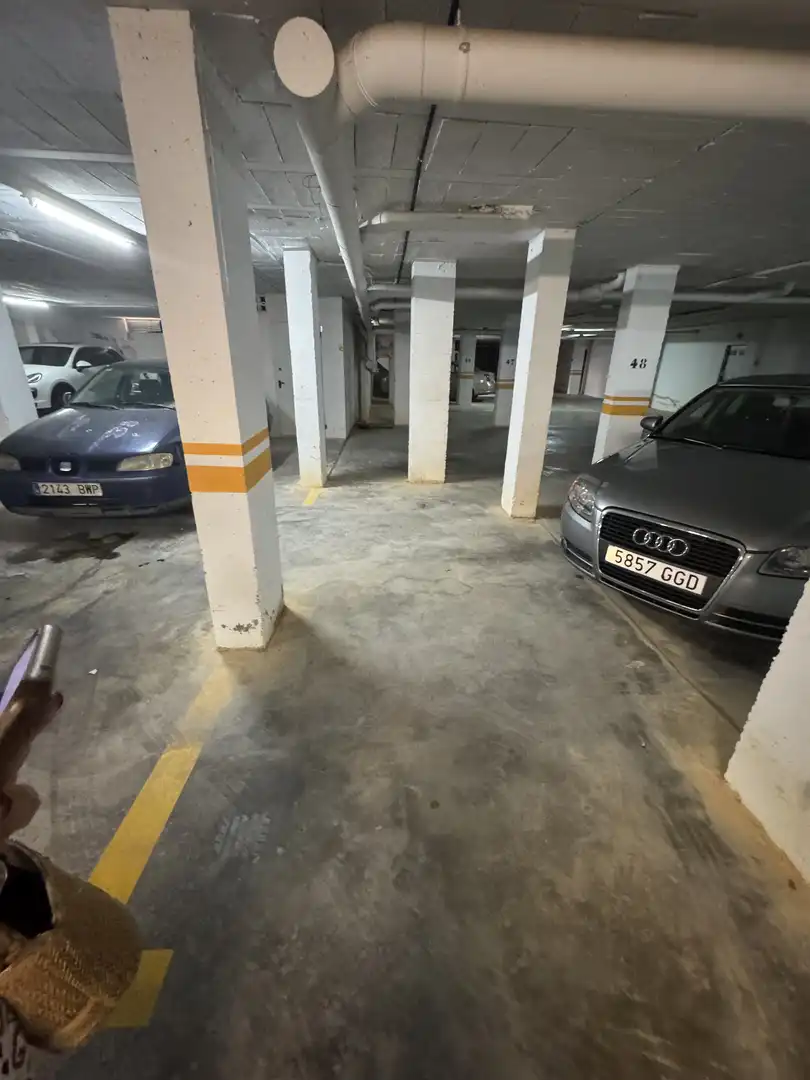 Parkplatz von Einfamilien-Reihenhaus zum Verkauf in La Antilla mit Privatgarten, Parkett und Terrasse