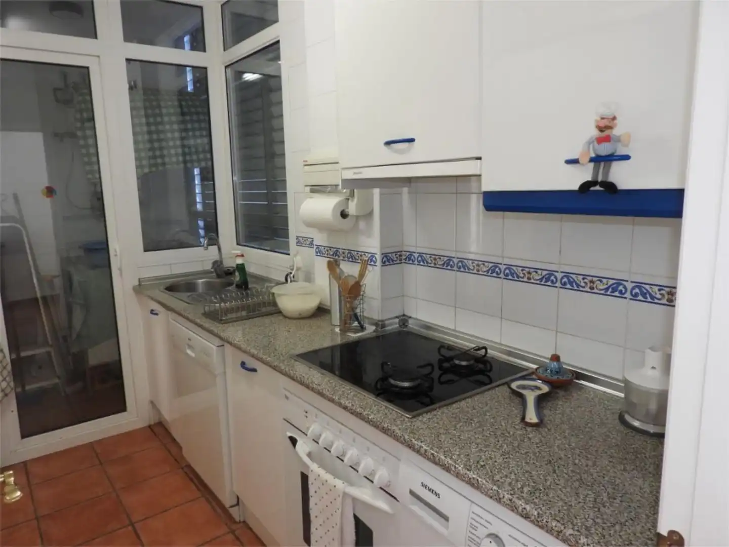 Cocina de Piso de alquiler en La Antilla con Jardín privado, Terraza y Piscina