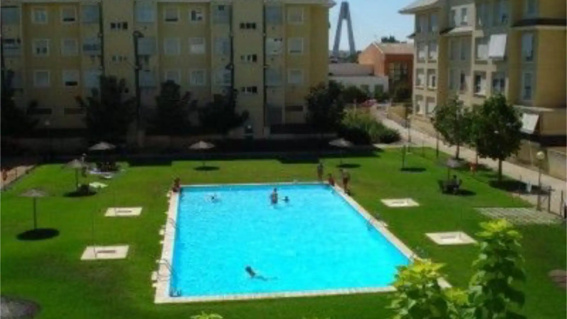 Swimming pool of Flat for sale in Badajoz Capital  with Air Conditioner, Terrace and Swimming Pool