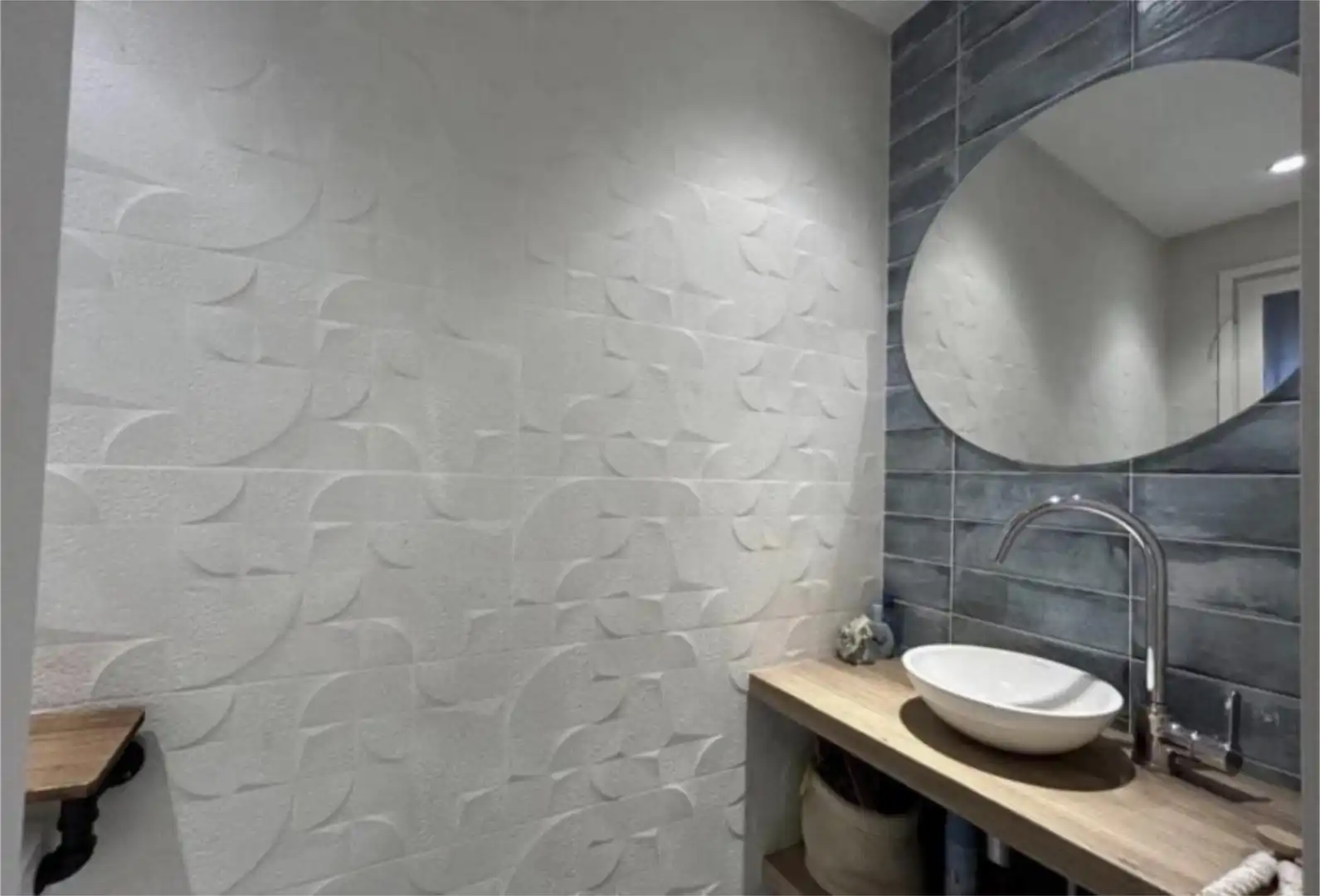 Detached homes for sale in Carrer de Manuel Carrasco i Formiguera, 37, Estadi - Santa Anna Bathroom of Detached homes for sale in Vic with Air Conditioner, Heating and Private garden