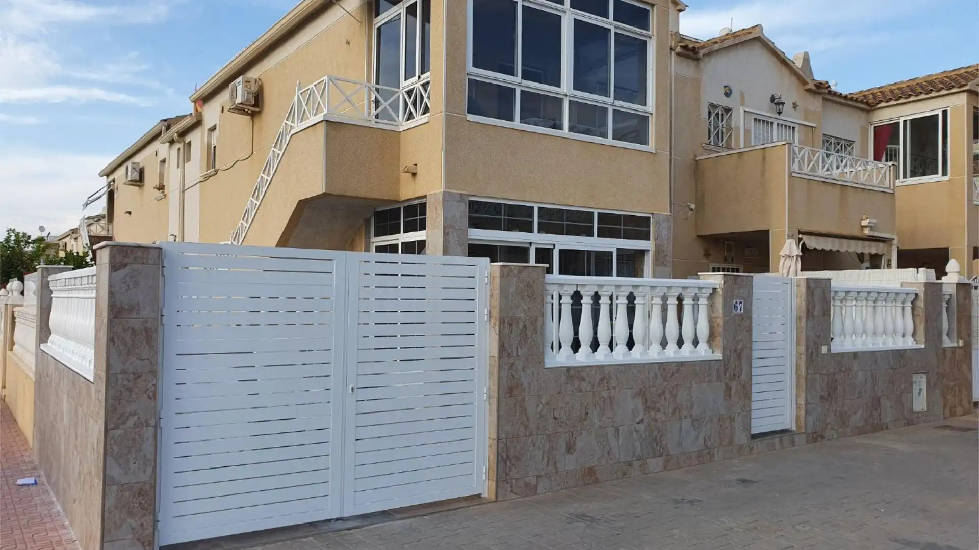 Exterior view of Flat for sale in Torrevieja  with Air Conditioner, Terrace and Swimming Pool