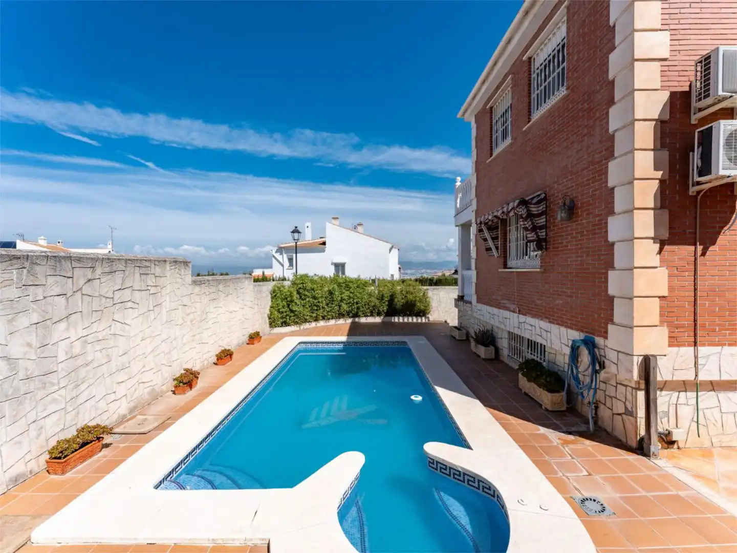 Casa o xalet en venda a Calle María Flors Sirera, 1, Manantiales - Lagar - Cortijo Piscina de Casa o xalet en venda en Alhaurín de la Torre amb Aire condicionat, Jardí privat i Terrassa