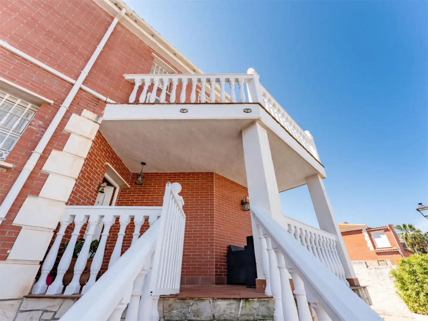 Casa o xalet en venda a Calle María Flors Sirera, 1, Manantiales - Lagar - Cortijo Vista exterior de Casa o xalet en venda en Alhaurín de la Torre amb Aire condicionat, Jardí privat i Terrassa