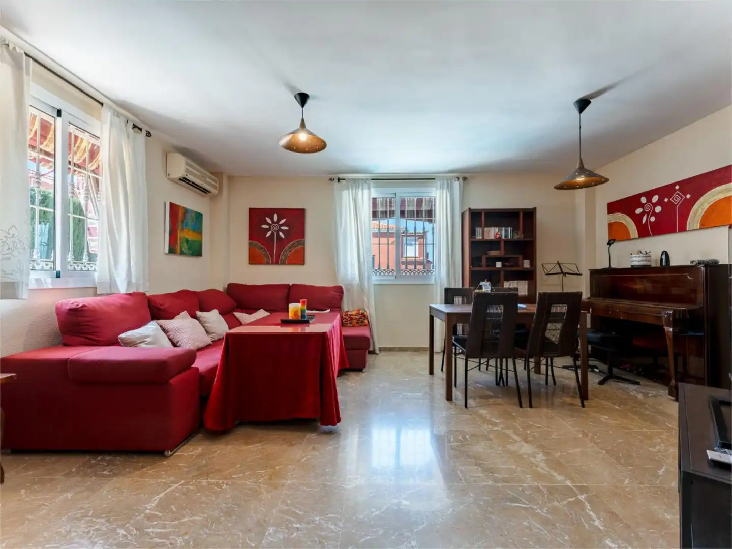 Casa o xalet en venda a Calle María Flors Sirera, 1, Manantiales - Lagar - Cortijo Sala d'estar de Casa o xalet en venda en Alhaurín de la Torre amb Aire condicionat, Jardí privat i Terrassa