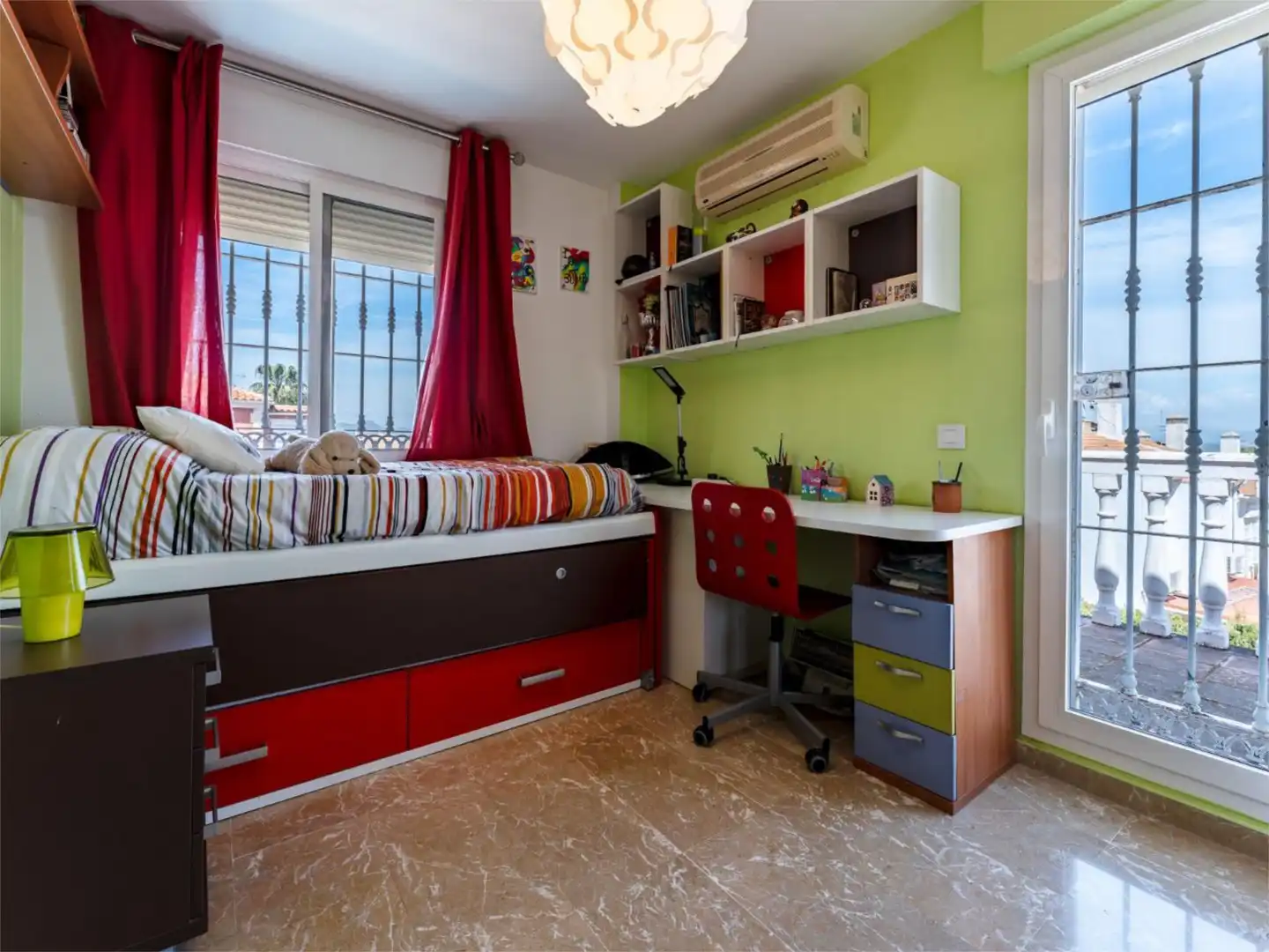 Casa o xalet en venda a Calle María Flors Sirera, 1, Manantiales - Lagar - Cortijo Dormitori de Casa o xalet en venda en Alhaurín de la Torre amb Aire condicionat, Jardí privat i Terrassa