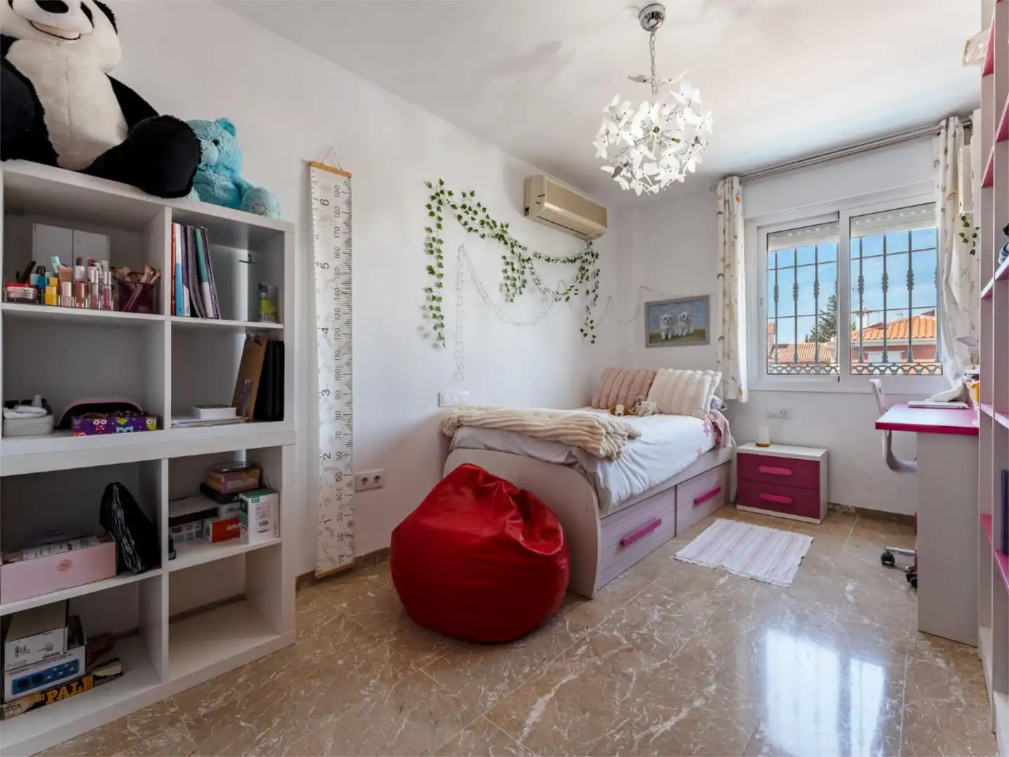 Casa o xalet en venda a Calle María Flors Sirera, 1, Manantiales - Lagar - Cortijo Dormitori de Casa o xalet en venda en Alhaurín de la Torre amb Aire condicionat, Jardí privat i Terrassa