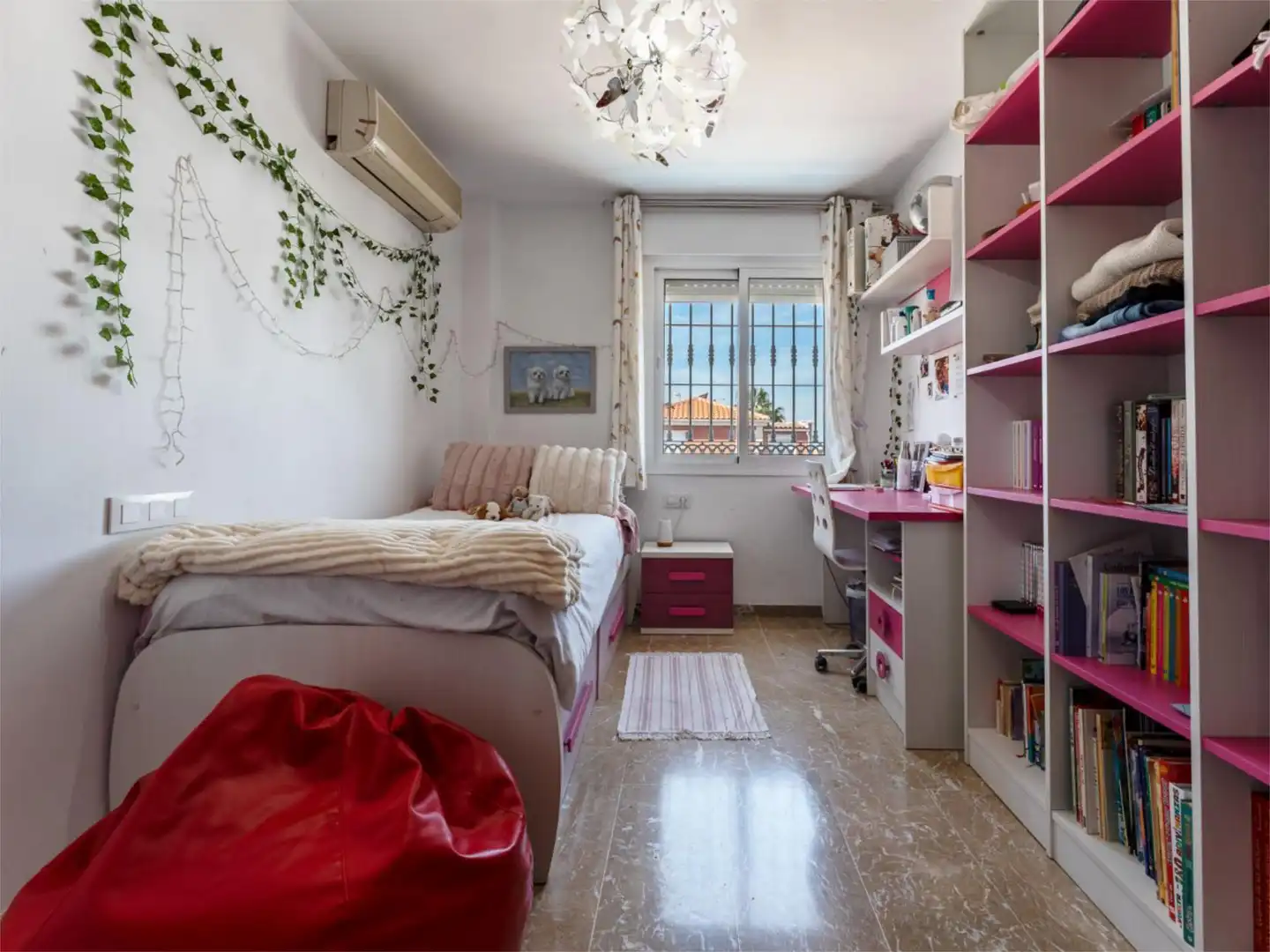 Casa o xalet en venda a Calle María Flors Sirera, 1, Manantiales - Lagar - Cortijo Dormitori de Casa o xalet en venda en Alhaurín de la Torre amb Aire condicionat, Jardí privat i Terrassa