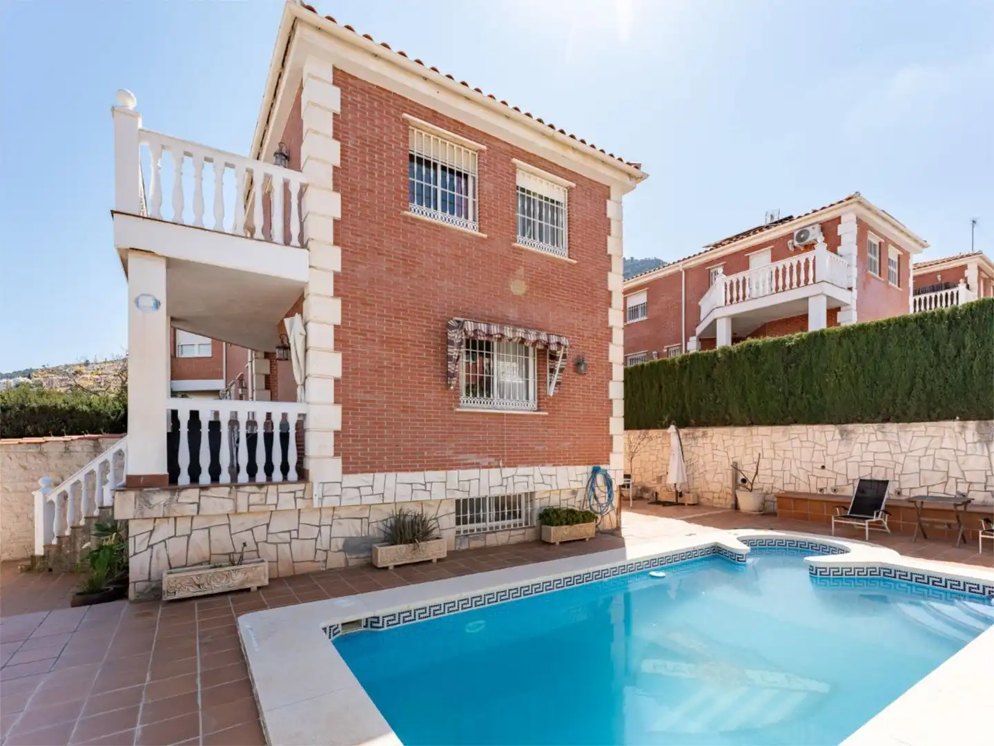 Casa o xalet en venda a Calle María Flors Sirera, 1, Manantiales - Lagar - Cortijo Vista exterior de Casa o xalet en venda en Alhaurín de la Torre amb Aire condicionat, Jardí privat i Terrassa
