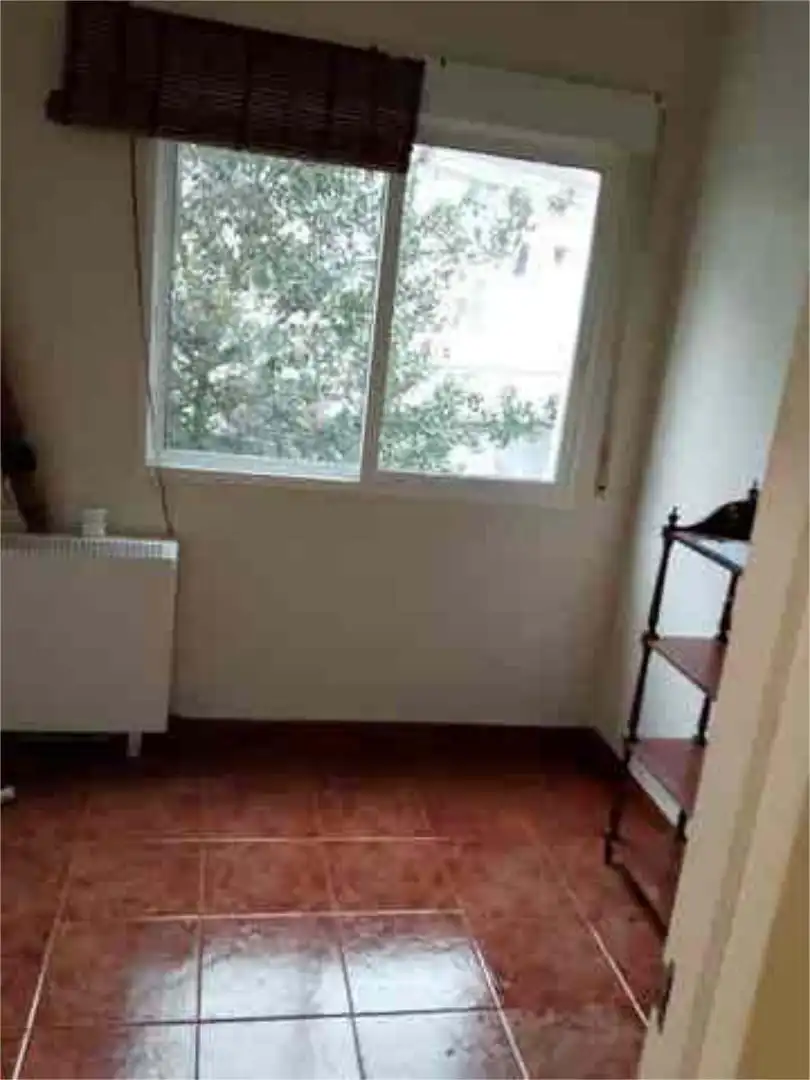 Dormitori de Local de lloguer en Oroso
