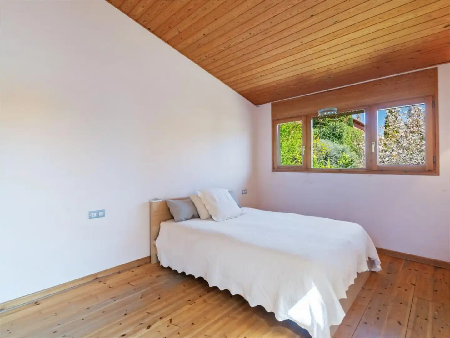 Wohnung zum Verkauf in Carrer Andreu Dameson, 4, Can Violí - Can Poi del Bosc Schlafzimmer von Wohnung zum Verkauf in La Garriga mit Heizung, Privatgarten und Parkett