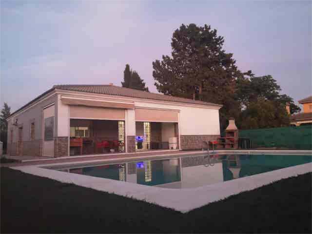 Casa adosada en Venta en Carmona