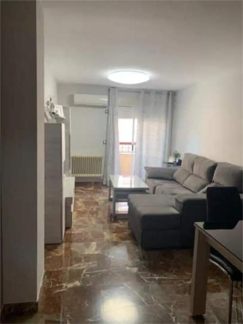 Piso en venta en Valdeastillas - Fuentezuelas Sala de estar de Piso en venta en Jaén Capital con Terraza y Piscina