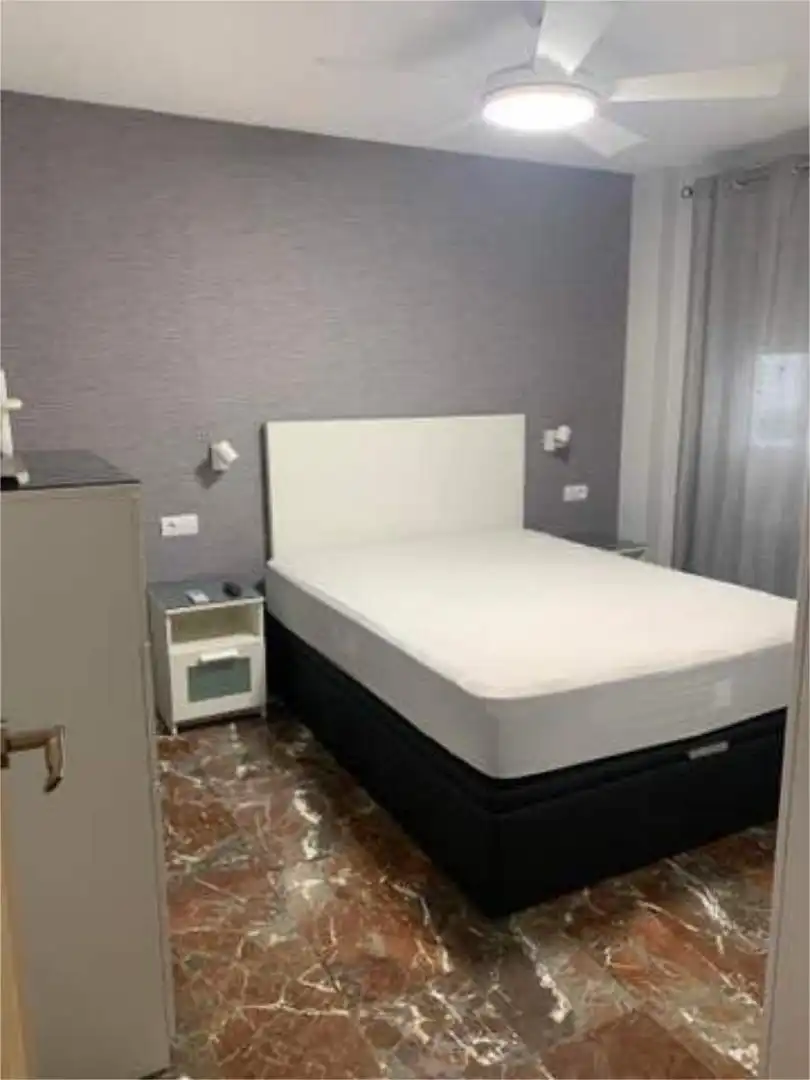 Piso en venta en Valdeastillas - Fuentezuelas Habitación de Piso en venta en Jaén Capital con Terraza y Piscina