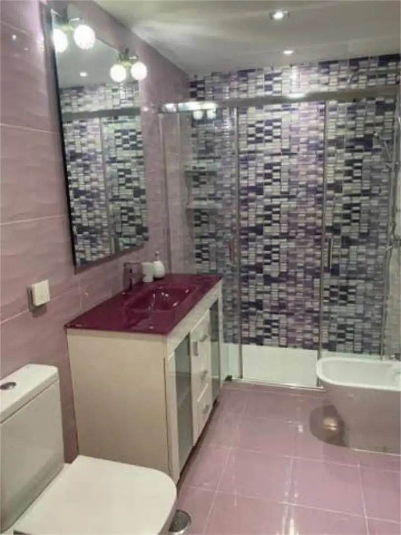 Piso en venta en Valdeastillas - Fuentezuelas Baño de Piso en venta en Jaén Capital con Terraza y Piscina