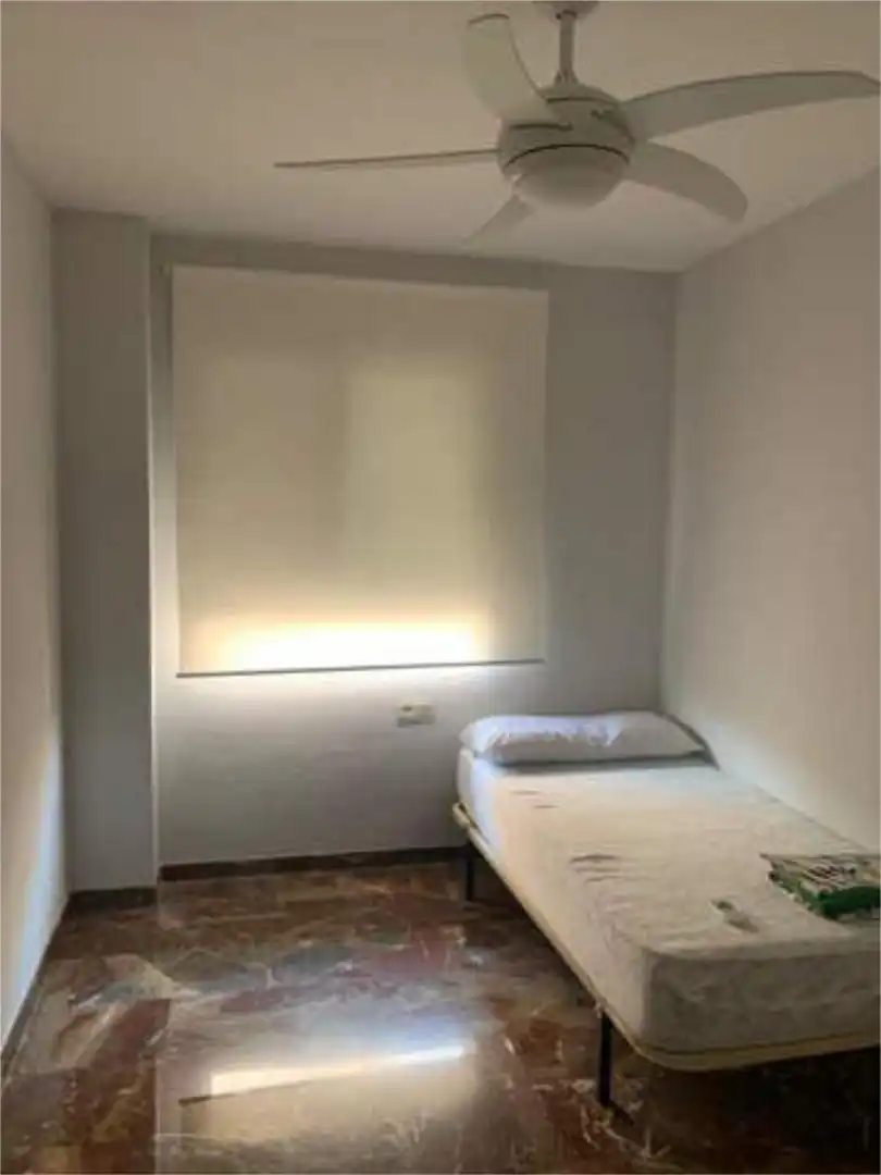 Piso en venta en Valdeastillas - Fuentezuelas Habitación de Piso en venta en Jaén Capital con Terraza y Piscina