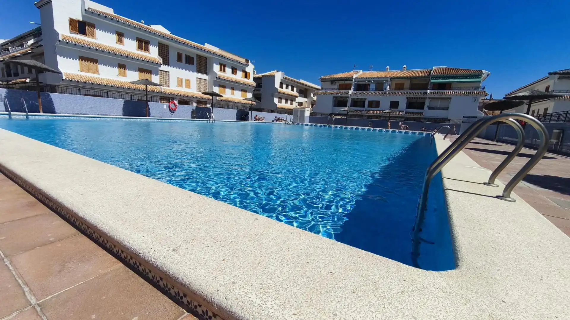 Flat for sale in Avinguda de Ronda, 100, Playa Tamarit - Playa Lissa Swimming pool of Flat for sale in Santa Pola with Air Conditioner, Terrace and Swimming Pool
