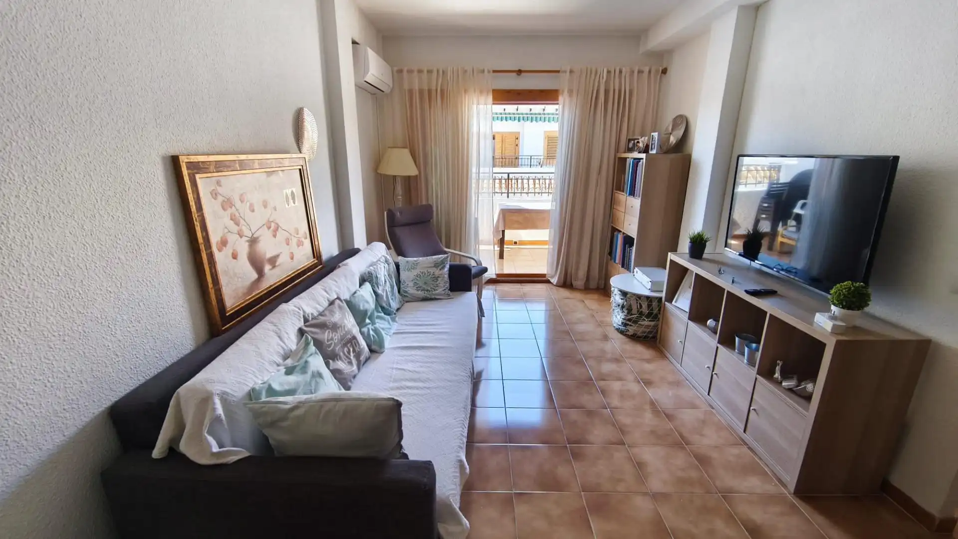 Flat for sale in Avinguda de Ronda, 100, Playa Tamarit - Playa Lissa Living room of Flat for sale in Santa Pola with Air Conditioner, Terrace and Swimming Pool