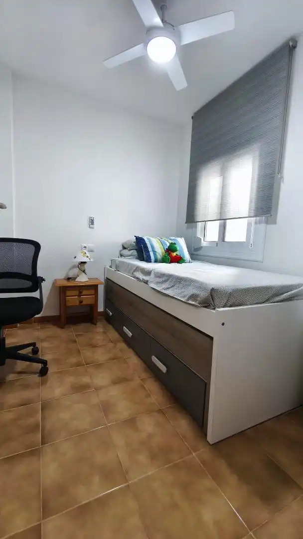 Flat for sale in Avinguda de Ronda, 100, Playa Tamarit - Playa Lissa Bedroom of Flat for sale in Santa Pola with Air Conditioner, Terrace and Swimming Pool