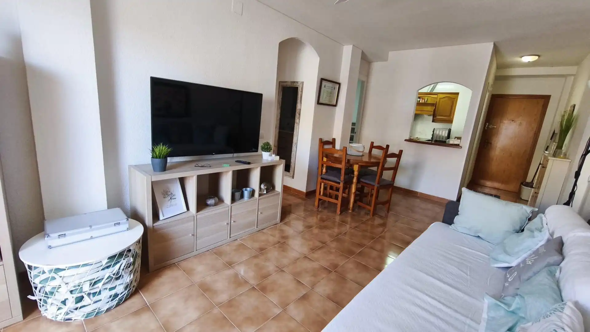 Flat for sale in Avinguda de Ronda, 100, Playa Tamarit - Playa Lissa Living room of Flat for sale in Santa Pola with Air Conditioner, Terrace and Swimming Pool