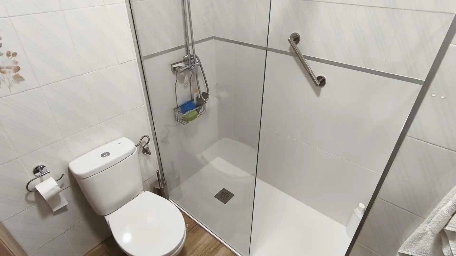 Flat for sale in Avinguda de Ronda, 100, Playa Tamarit - Playa Lissa Bathroom of Flat for sale in Santa Pola with Air Conditioner, Terrace and Swimming Pool