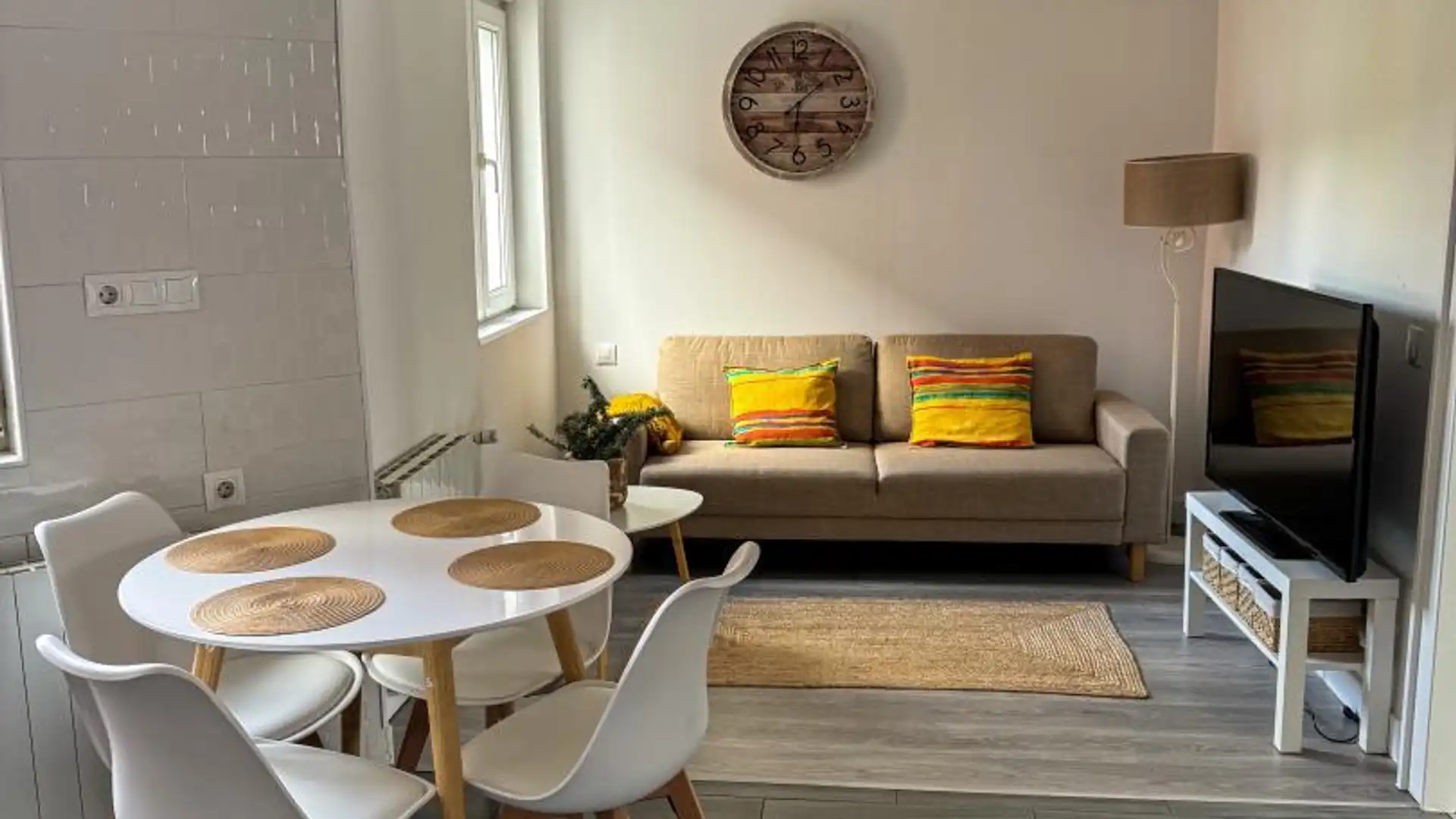 Sala d'estar de Pis de lloguer en Torrelavega  amb Calefacció i Moblat